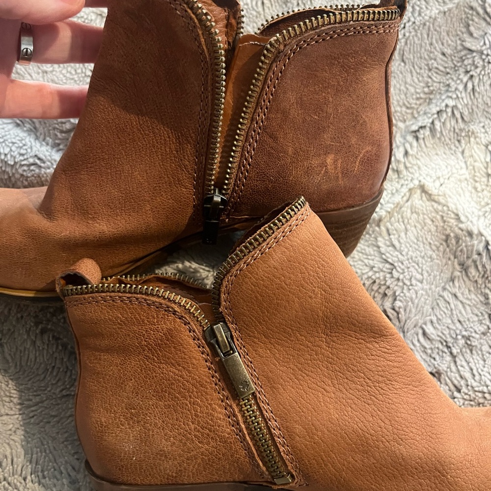 Lucky Brand Tan Leather ankle zip up Boots 7M - Picture 4 of 9